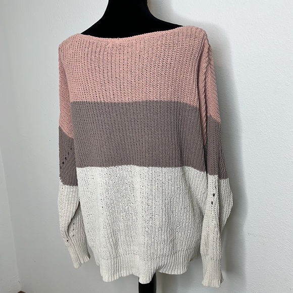Maurices Chenille Colorblock
Pullover.  Pre-loved. Slightly cropped. XL - Picture 3 of 5